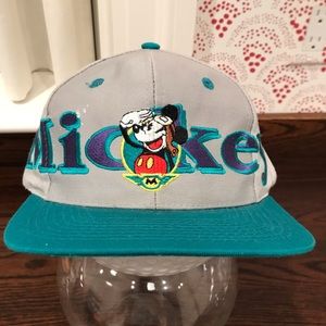 Disney Mickey Mouse Vintage Retro SnapBack Pilot